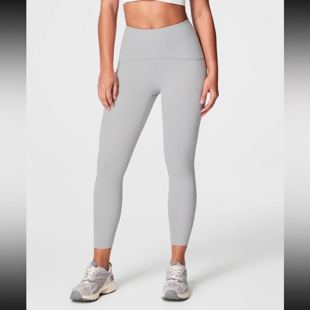 SPANX Shape Booty Boost Leggings In Grey